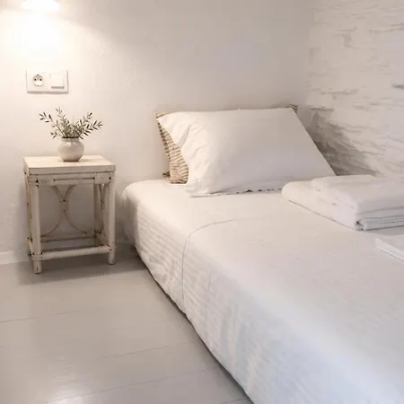 Est 1852 - Katoi Art Apartment